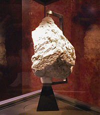 Lunar_Ferroan_Anorthosite.jpg
